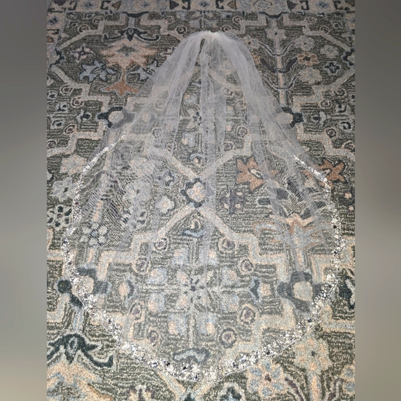 Bling Embellished Fingertip Bridal Veil - Picture 1 of 8